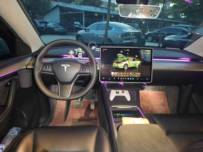 Tesla Model Y 2023 car image #5