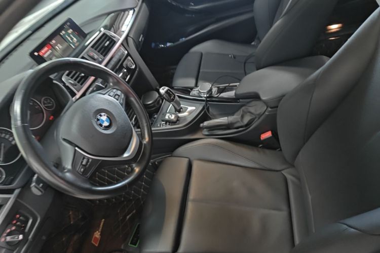 BMW 3 Series 2019 car image #15