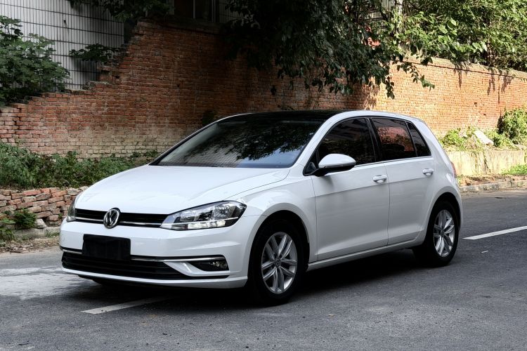 Volkswagen Golf 2018 car image #2