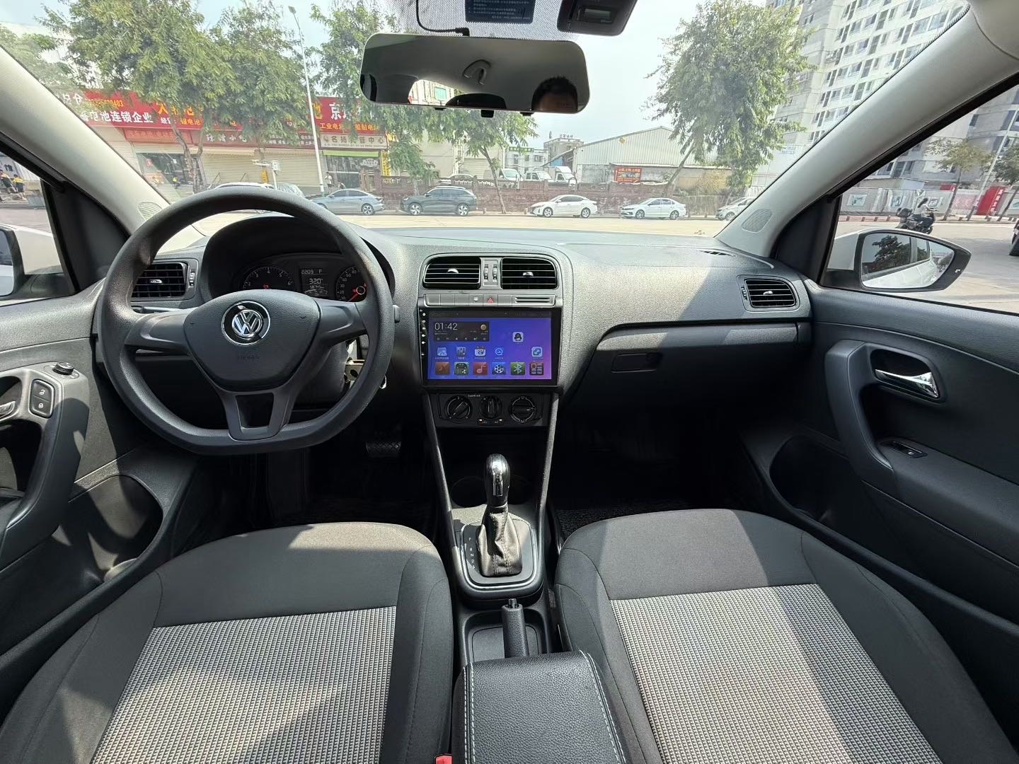 Volkswagen Polo 2017 car image #6