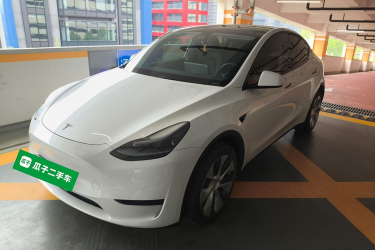 Tesla Model Y 2023 #2 Tesla Model Y 2023 car image #2