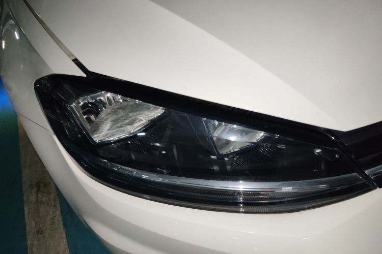 Volkswagen Golf 2019 car image #8