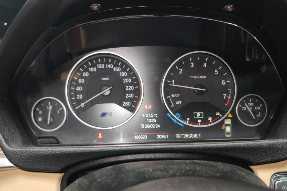 BMW 3 Series 2012 car image #24