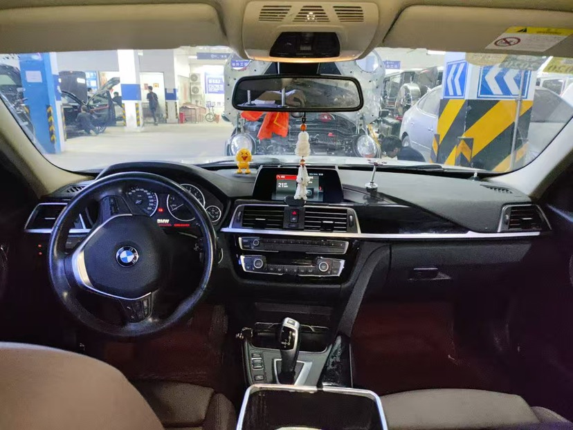 BMW 3 Series 2018 #4 BMW 3 Series 2018 car image #4