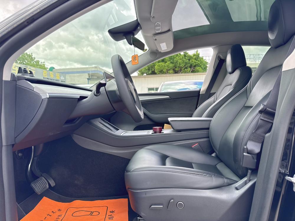 Tesla Model Y 2024 car image #8