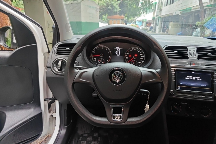 Volkswagen Polo 2019 car image #15