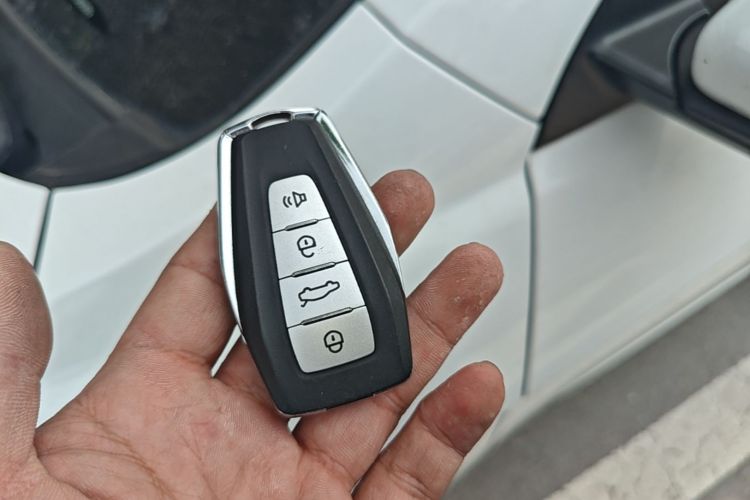 GEELY Emgrand 2021 car image #9