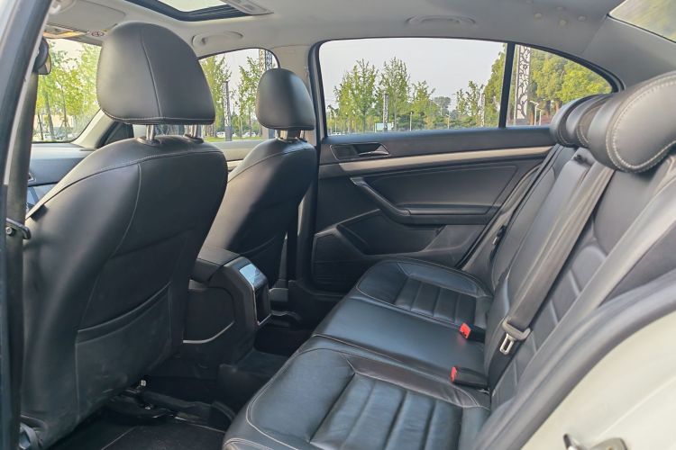 Volkswagen Lavida 2017 car image #12