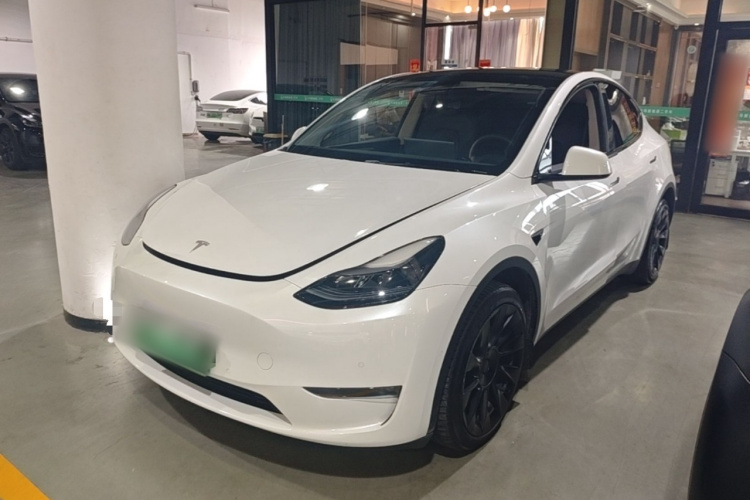 Tesla Model Y 2023 car image #2