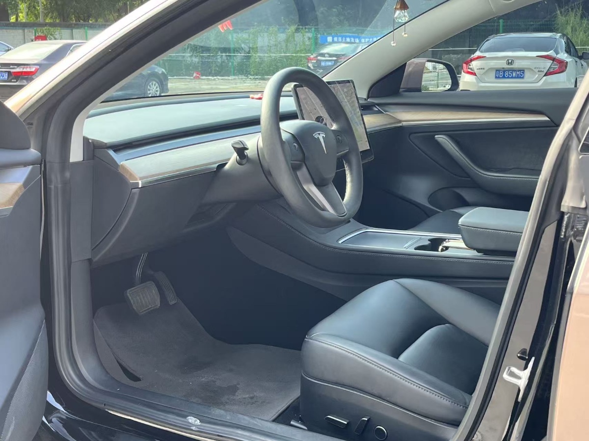 Tesla Model 3 2021 car image #3