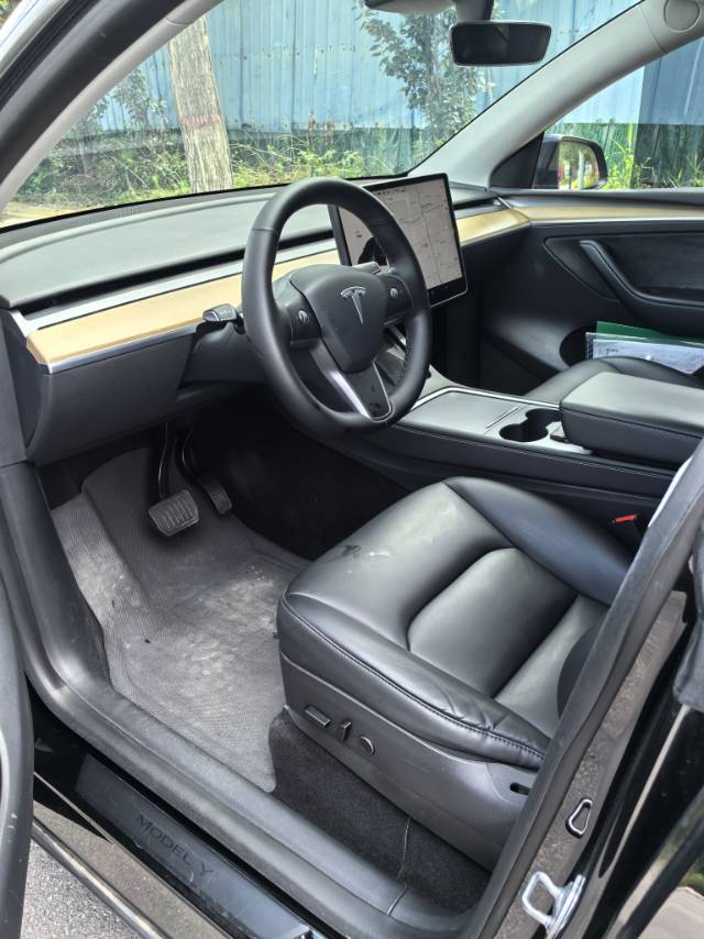 Tesla Model Y 2022 immagine di auto #8