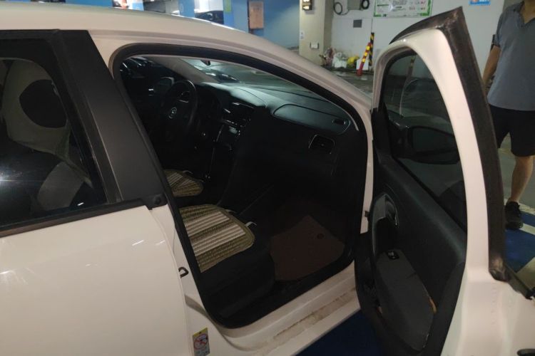 Volkswagen Polo 2015 car image #21