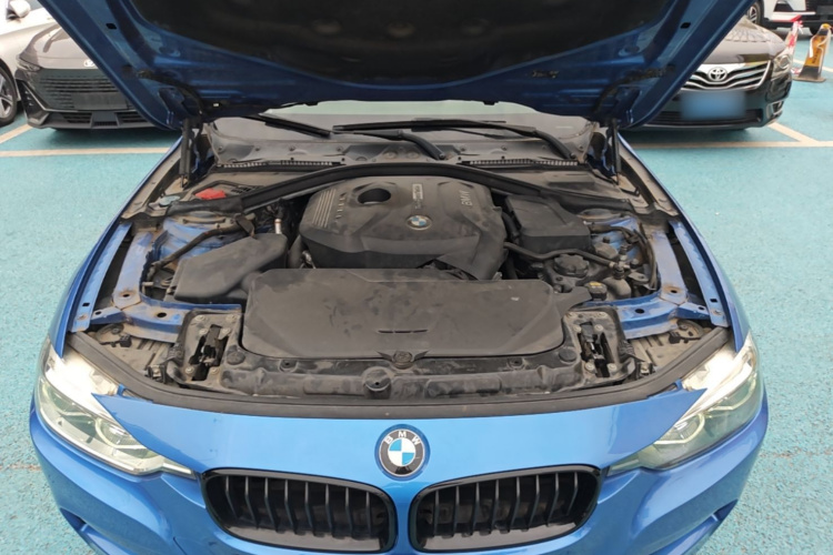 BMW 3 Series 2019 car image #20