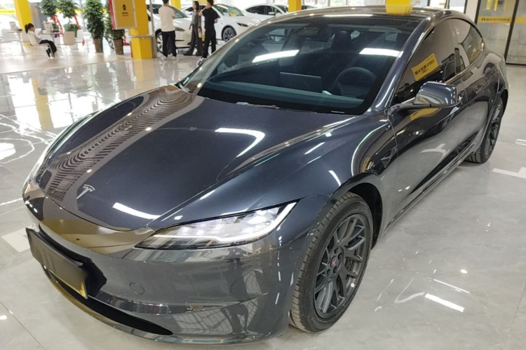 Tesla Model 3 2025 صورة سيارة #2