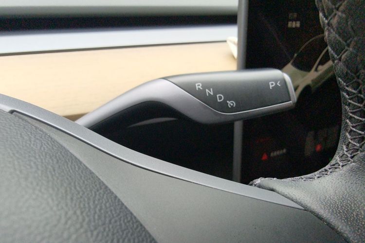Tesla Model Y 2023 #14 Tesla Model Y 2023 car image #14