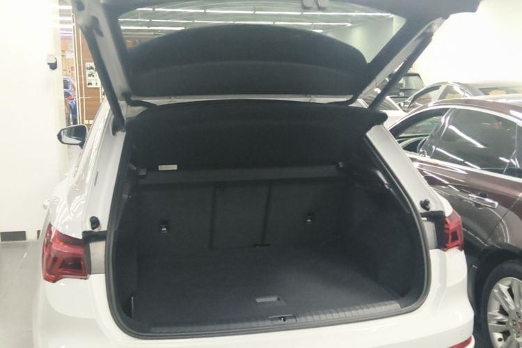 Audi Q3 2021 car image #19