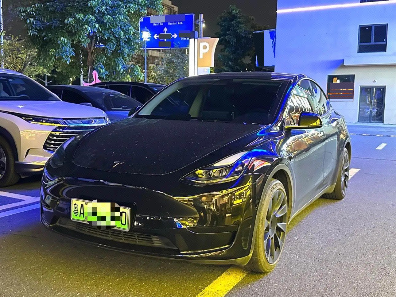 Tesla Model Y 2023 car image 