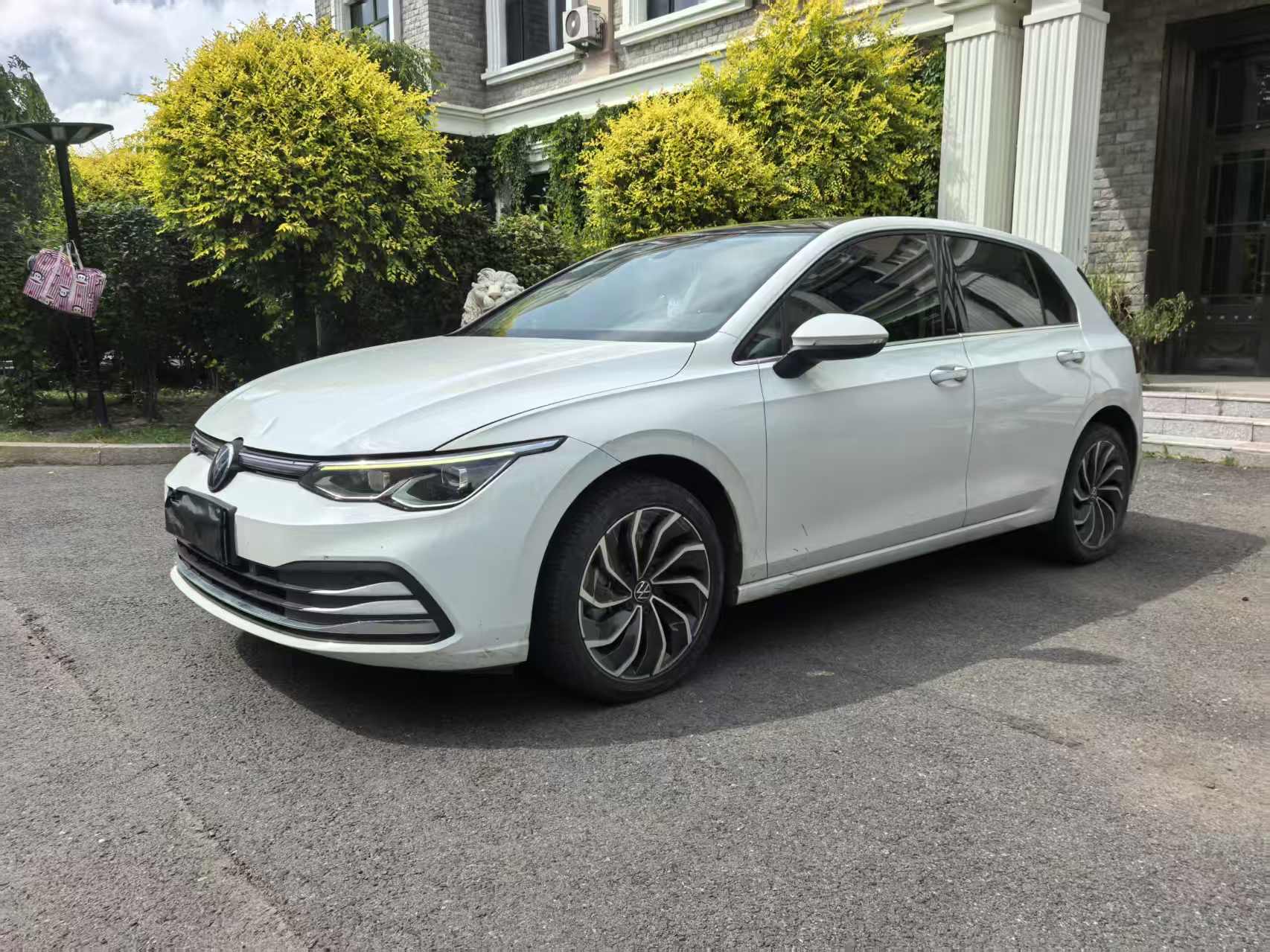 Volkswagen Golf 2022 car image #2