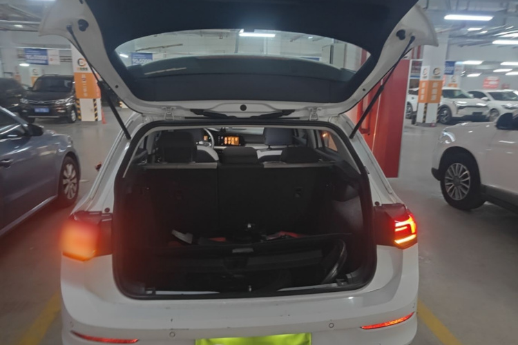 Volkswagen Golf 2023 car image #21