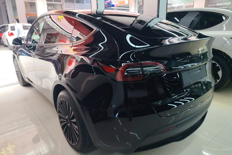 Tesla Model Y 2023 #5 Tesla Model Y 2023 car image #5
