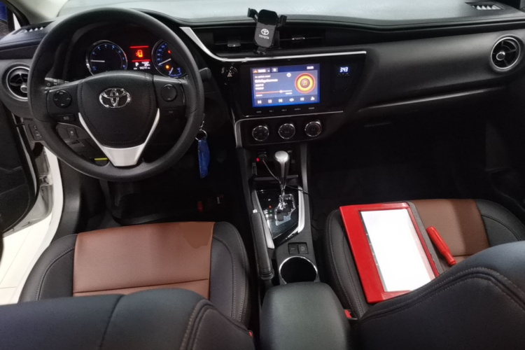Toyota Corolla 2018 car image #10