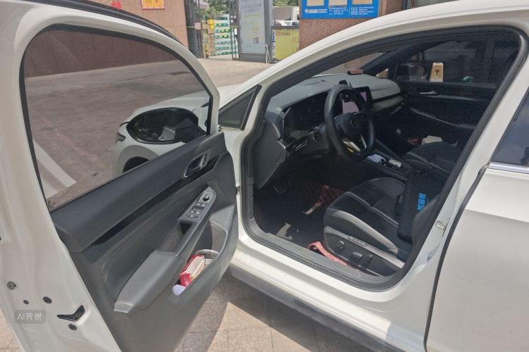 Volkswagen Golf 2020 car image #18