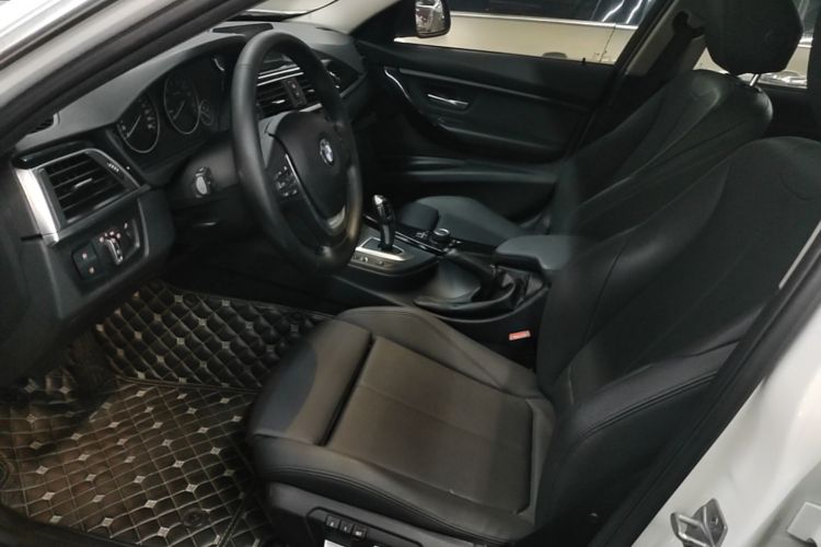 BMW 3 Series 2018 car image #15