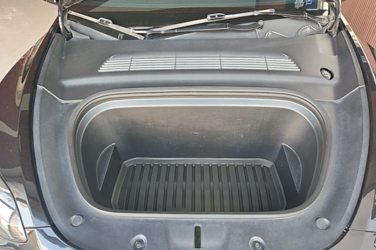 Tesla Model Y 2022 car image #22