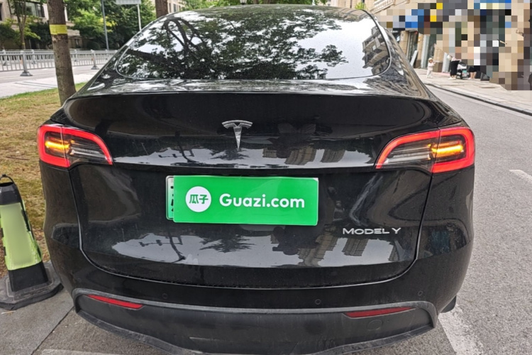 Tesla Model Y 2023 #4 Tesla Model Y 2023 car image #4
