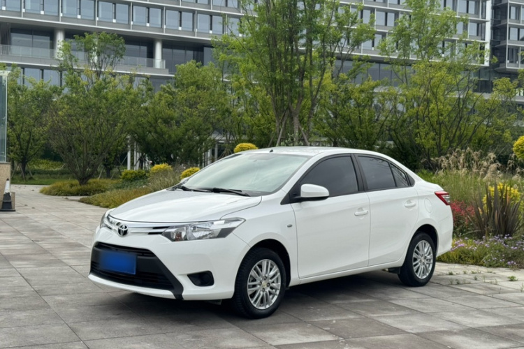 Toyota Vios 2015 immagine di auto #2