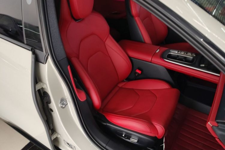 MI SU7 2024 immagine di auto #24