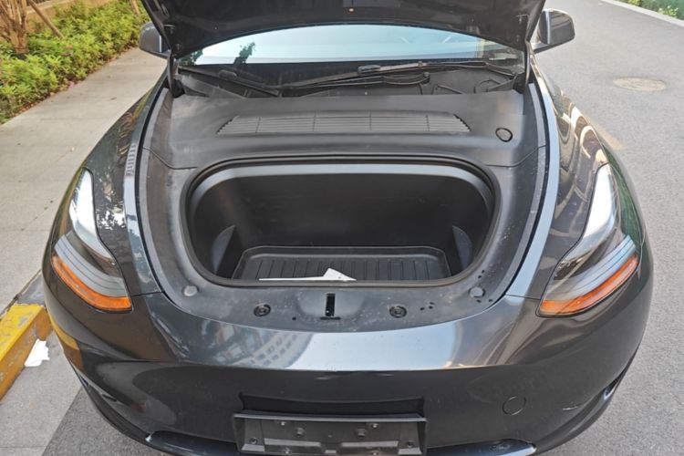 Tesla Model Y 2024 car image #20
