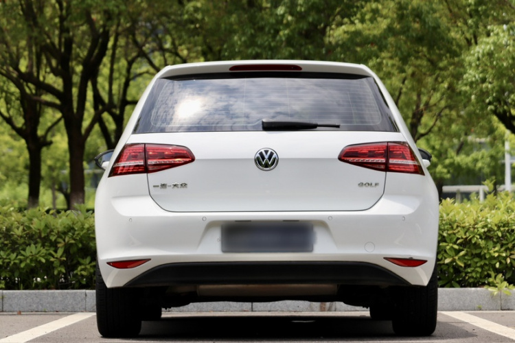 Volkswagen Golf 2017 car image #8