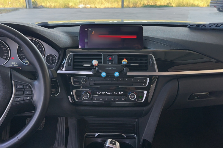 BMW 3 Series 2018 immagine di auto #19