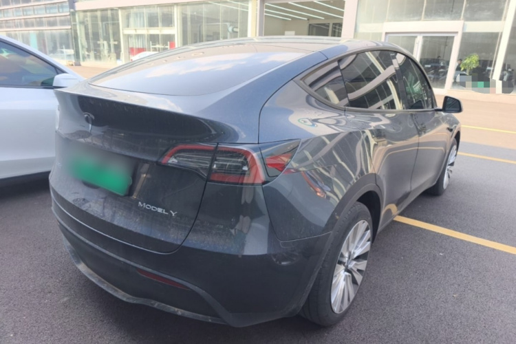 Tesla Model Y 2024 car image #7