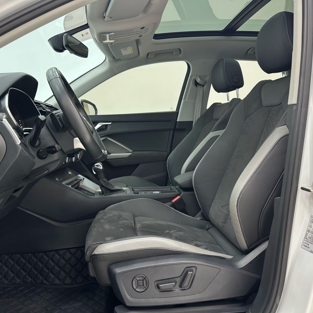 Audi Q3 2022 car image #6
