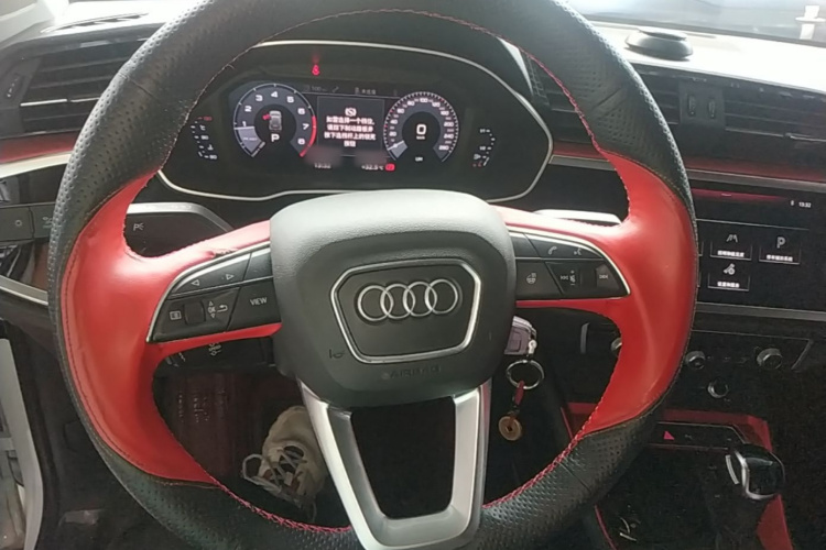Audi Q3 2020 car image #15