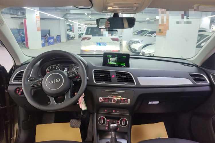 Audi Q3 2017 car image #10