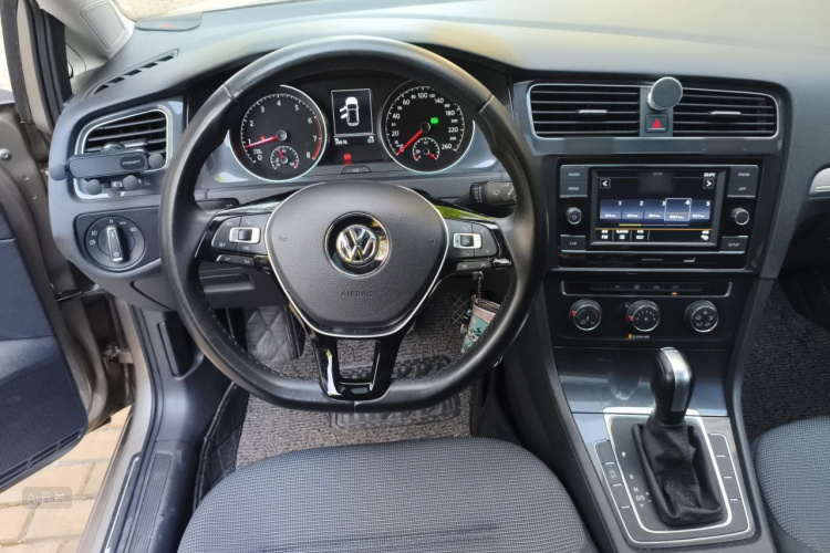 Volkswagen Golf 2018 car image #12