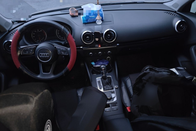 Audi A3 2018 car image #12