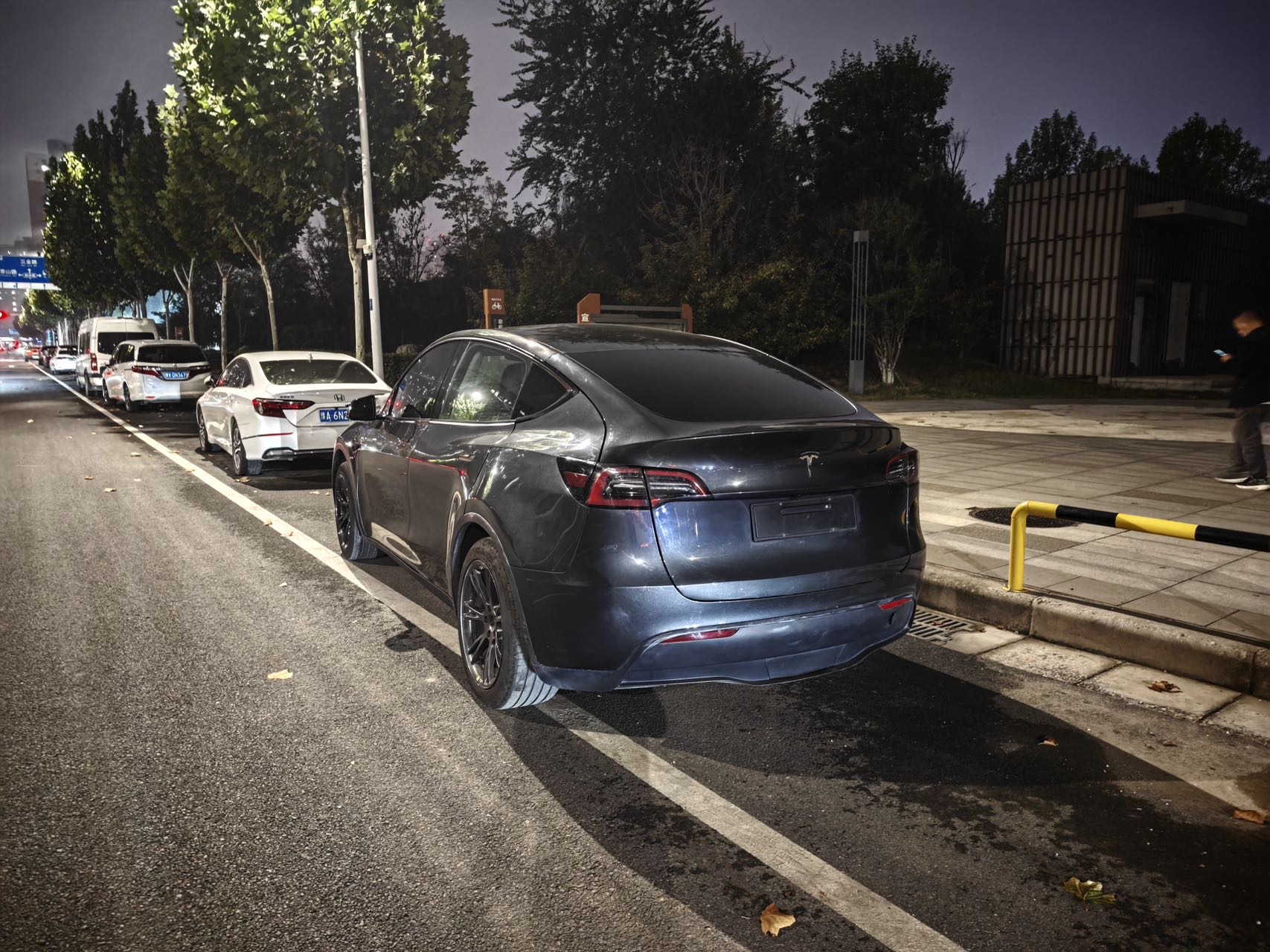 Tesla Model Y 2024 immagine di auto #6