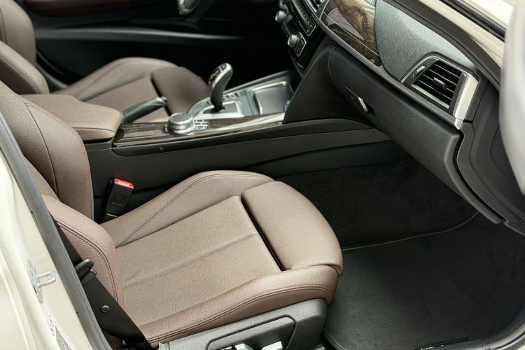 BMW 3 Series 2019 #14 BMW 3 Series 2019 car image #14