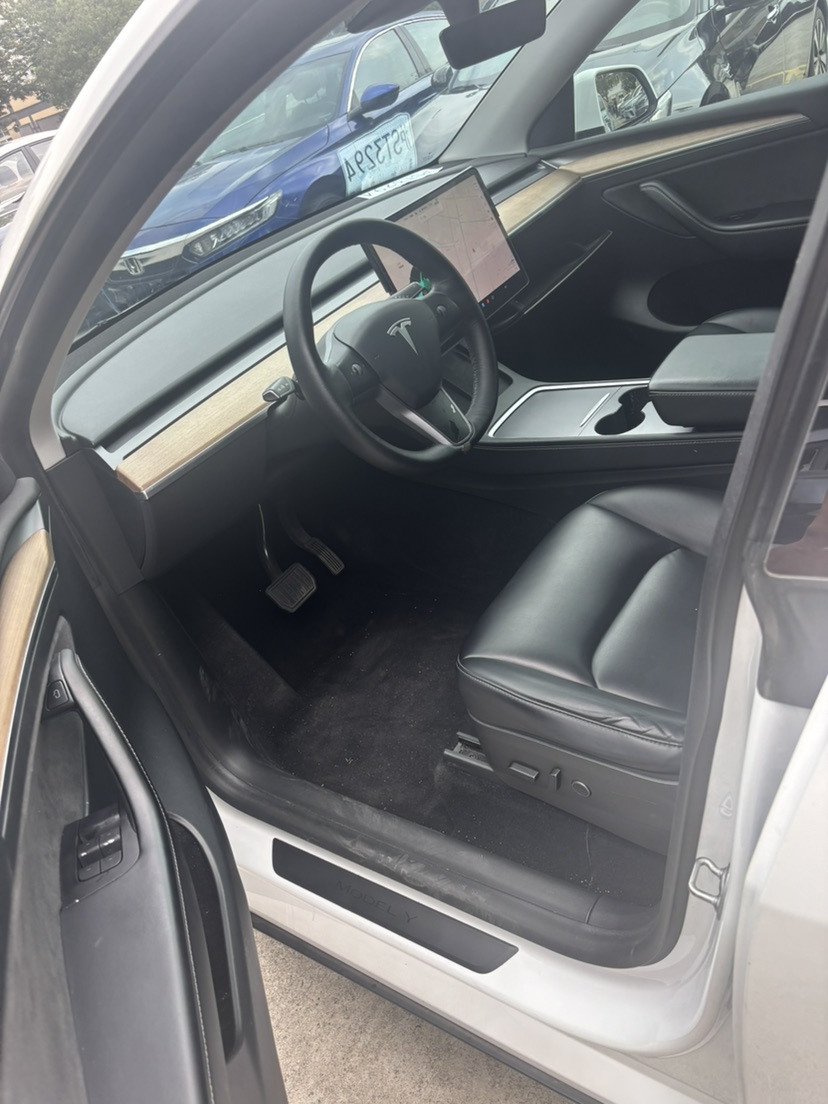 Tesla Model Y 2022 #2 Tesla Model Y 2022 car image #2