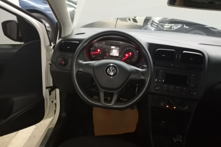 Volkswagen Polo 2015 #11 Volkswagen Polo 2015 car image #11