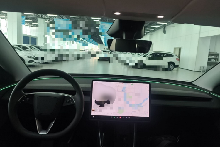 Tesla Model Y 2025 #10 Tesla Model Y 2025 car image #10