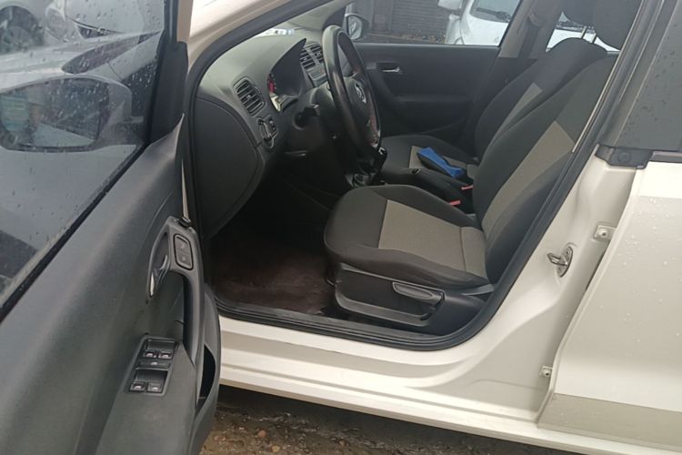 Volkswagen Polo 2018 car image #16