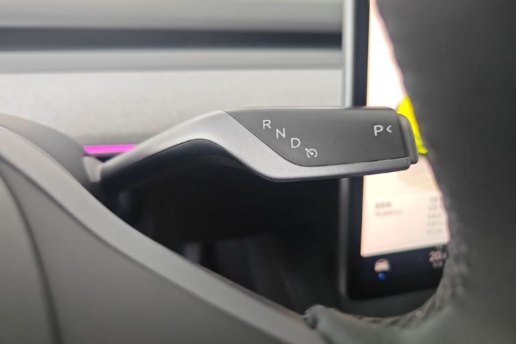 Tesla Model Y 2023 #14 Tesla Model Y 2023 car image #14