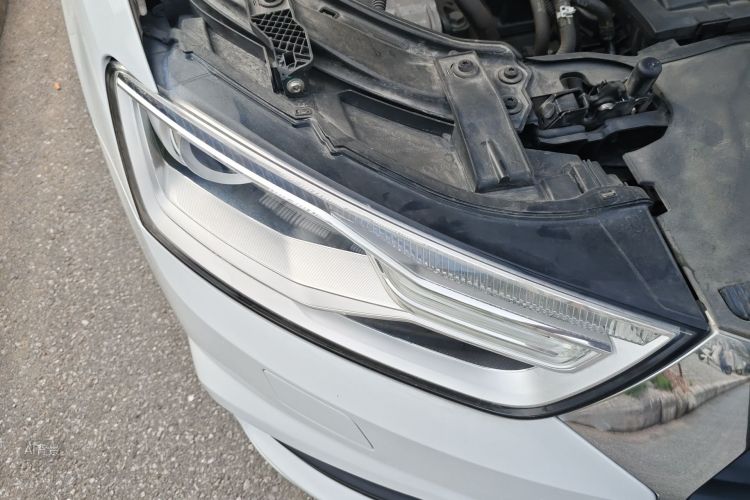 Audi Q3 2016 car image #8
