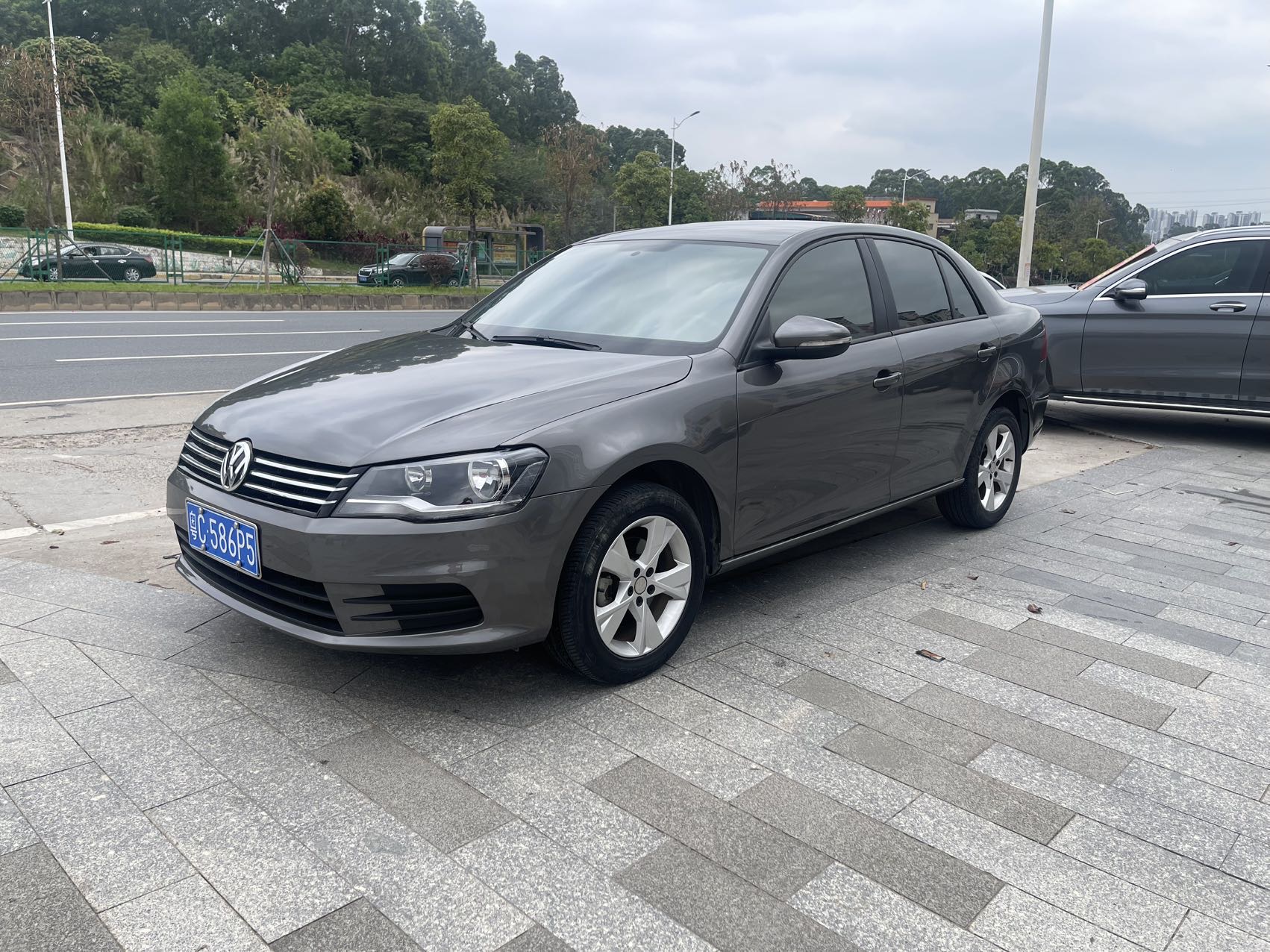 Volkswagen Bora 2013 car image 