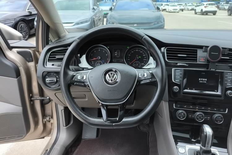 Volkswagen Golf 2014 car image #11